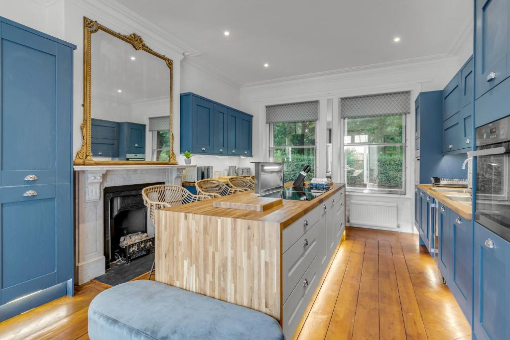 Boardman Lodge 5 bedr with fully equipped kitchen and washing machine & Netflix - Ginger & Gold ltd