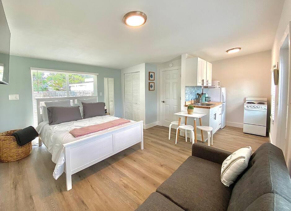 Awe Tiny Home w Plunge Pool-- Bch & Downtown 2mi away