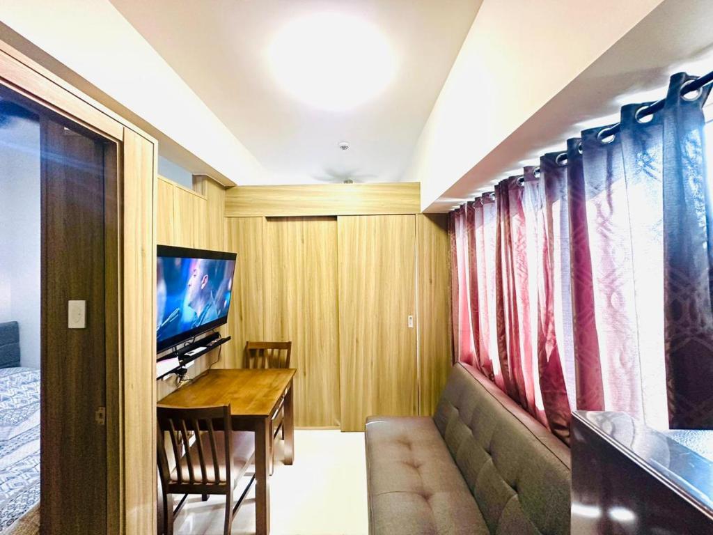 Coast Residences - 2 Bedroom with Balcony facing Mall of Asia