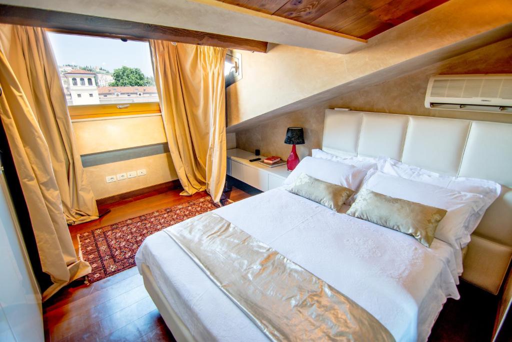 Opera Luxury Apartment
