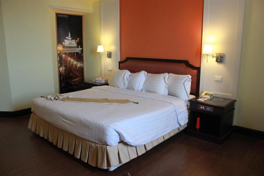 Charoen Thani Hotel