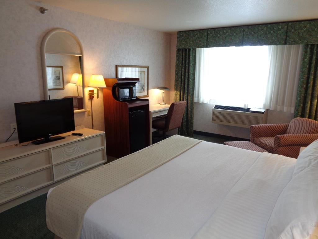 Country Inn & Suites by Radisson (Sidney)