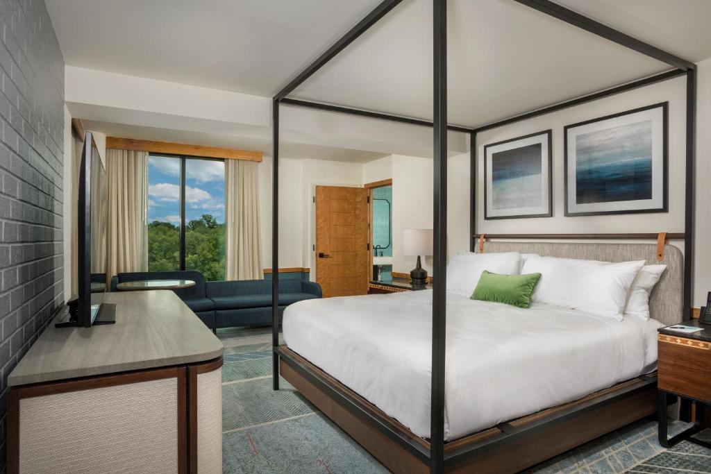 Merriweather Lakehouse Hotel (Columbia)