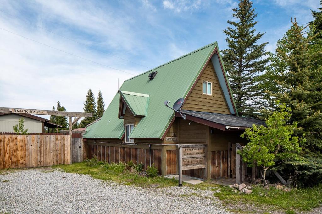New Listing! Charming Cabin! (West Yellowstone)