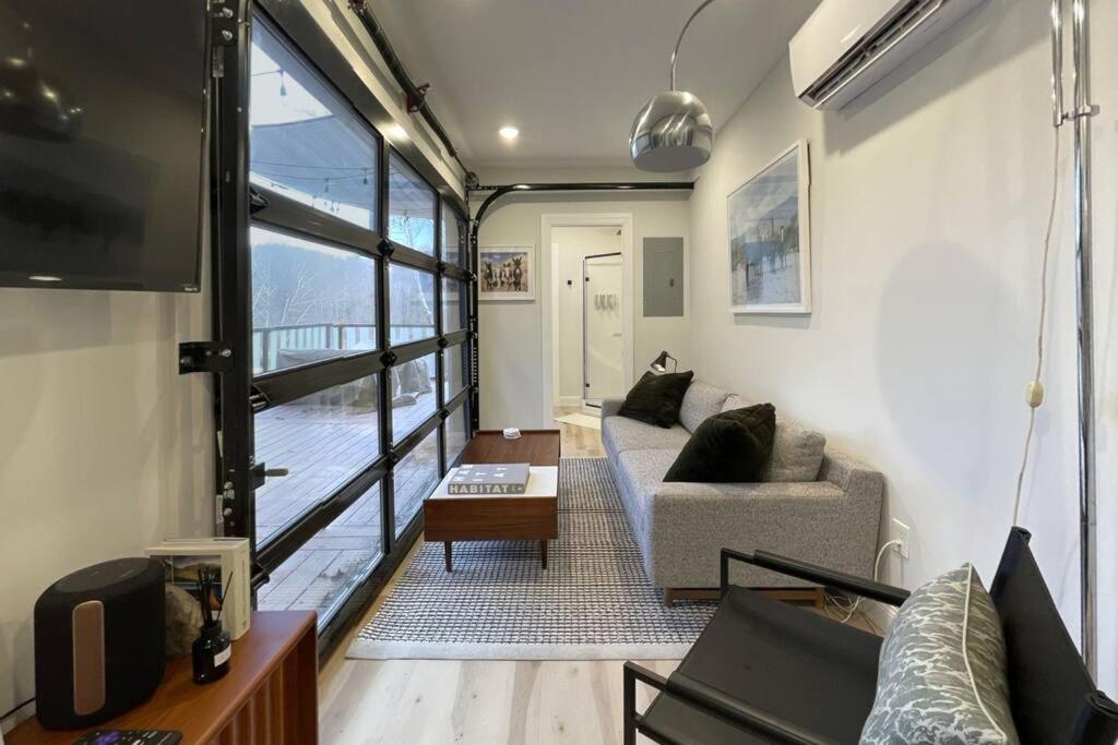 The Hideaway on Tacketts - Shipping Container (Hurricane)