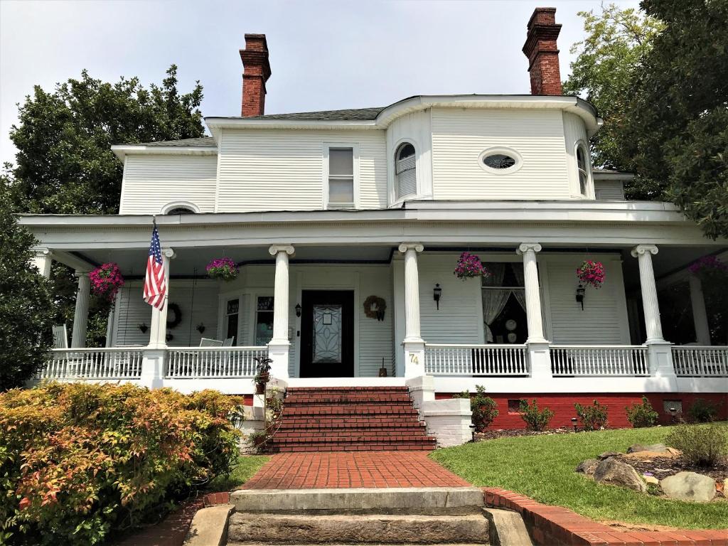 The Simmons-Bond Inn Bed & Breakfast (Toccoa)