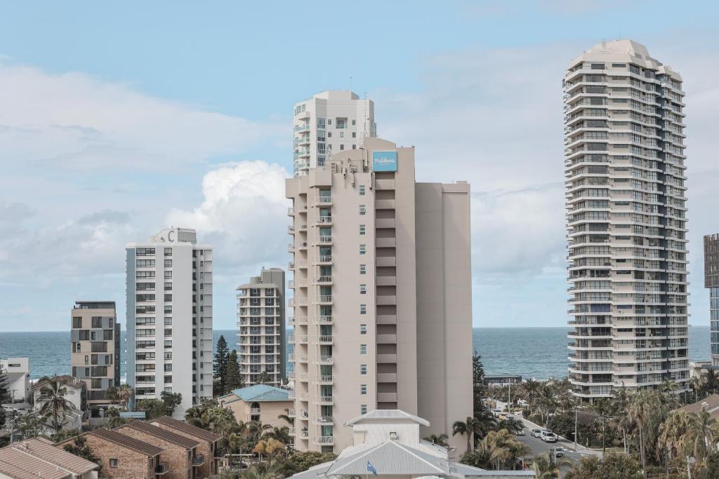 Main Beach Apartment at The Meriton