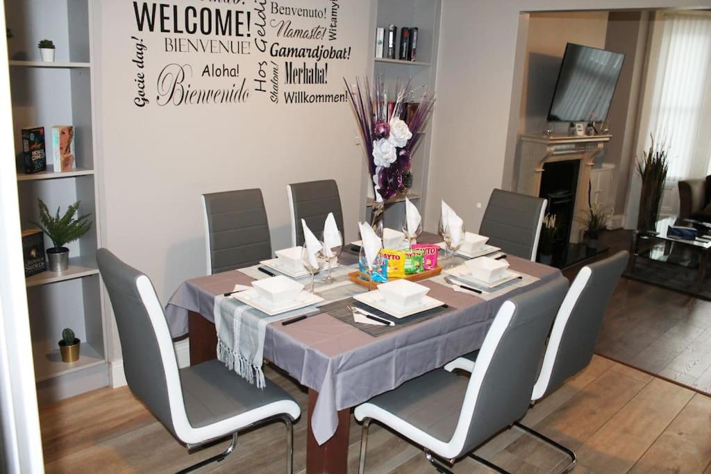 Boutique House comfortable stay 5 minutes from City Centre by Short Stay NI Ltd