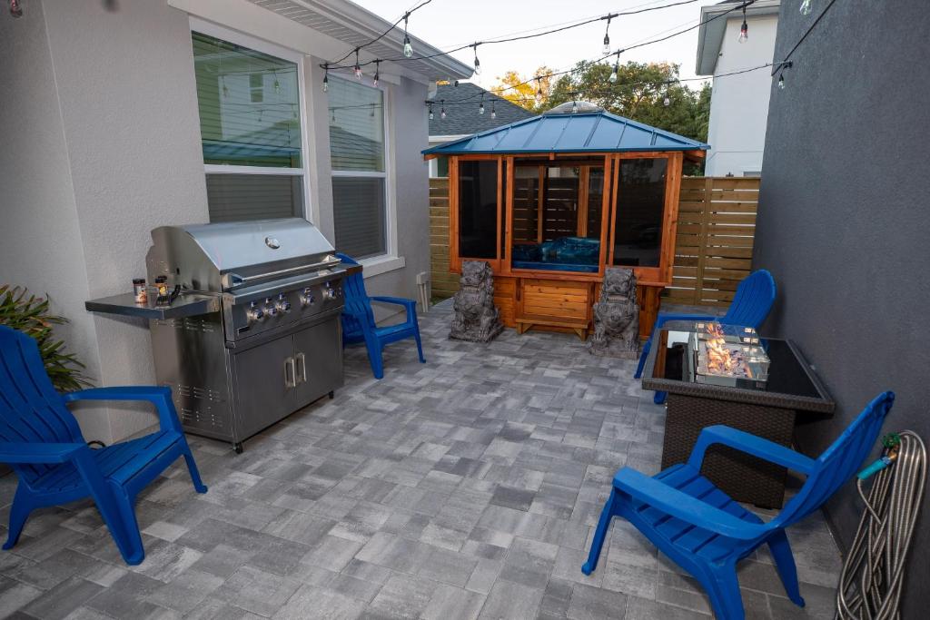 Pet Friendly Modern Zen Studio Retreat with Hot Tub! home