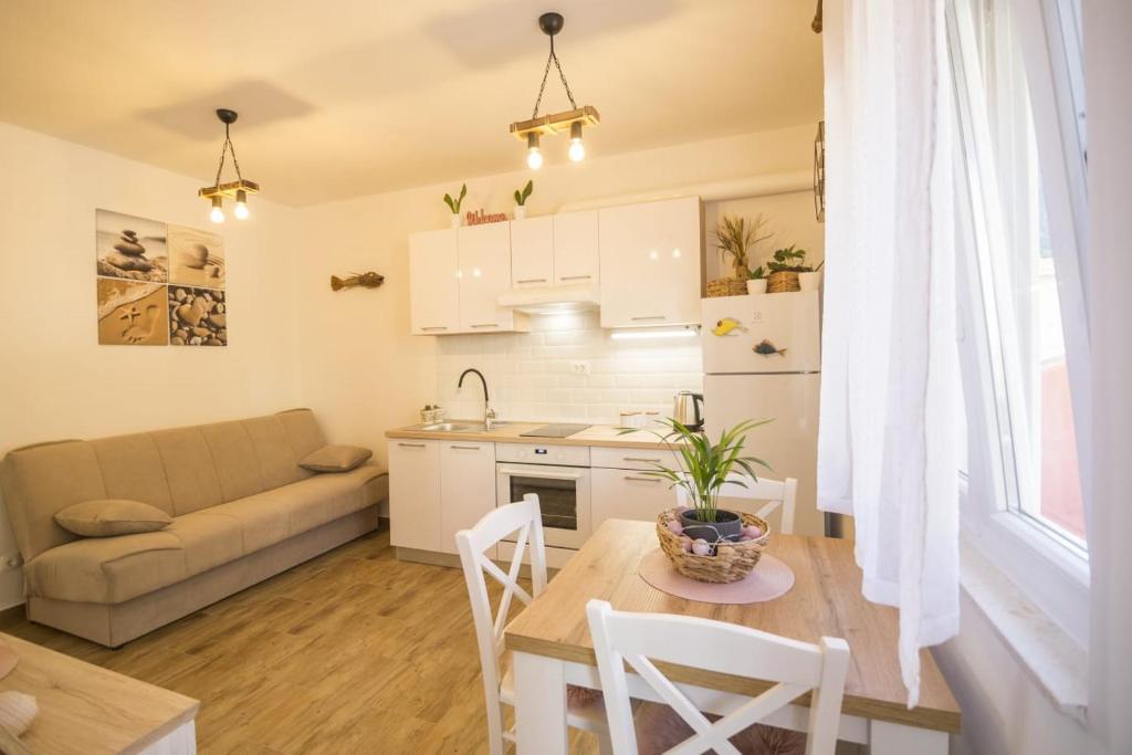 Little Bee apartment (Komiža)