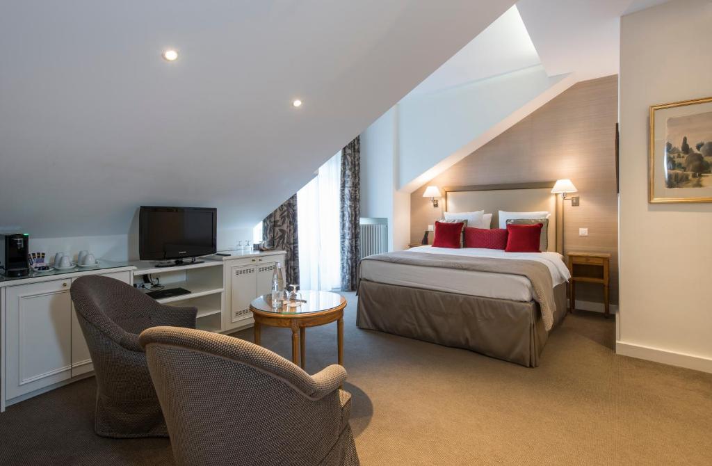Hotel Bristol