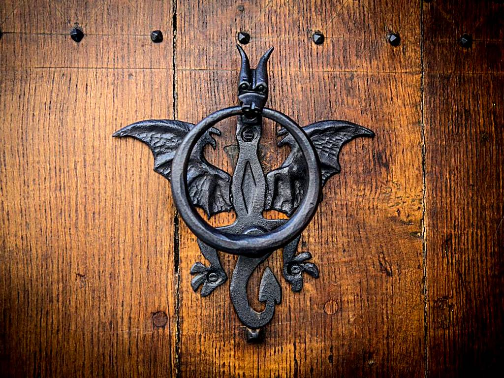Mons Dragon House