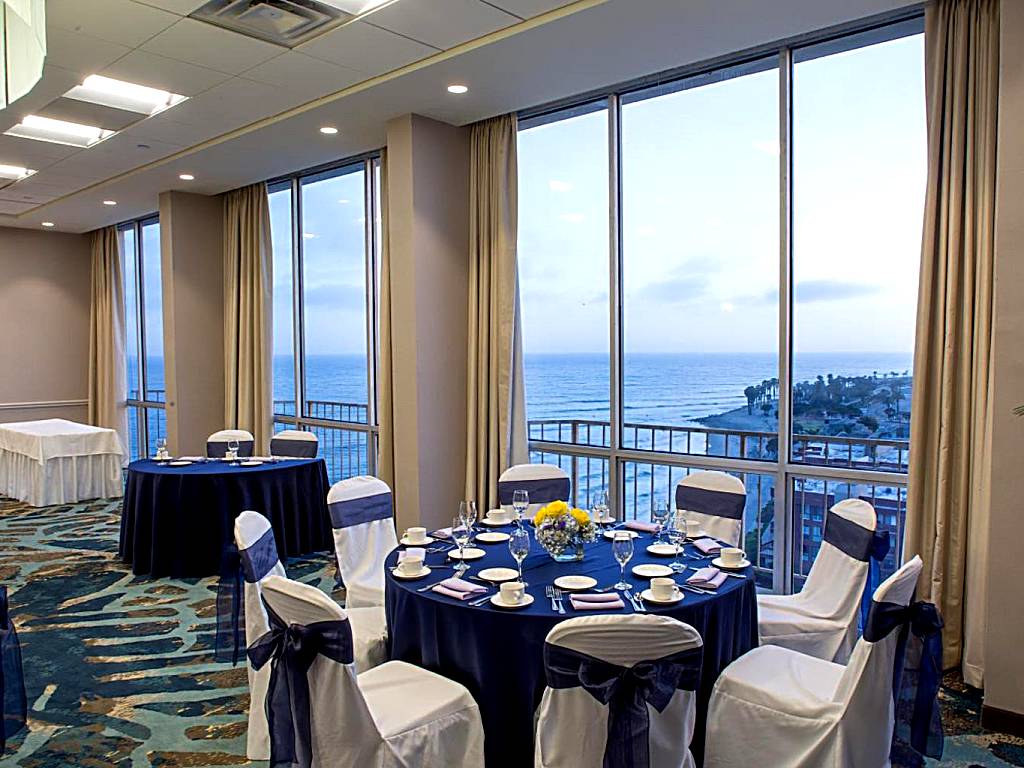 Crowne Plaza Hotel Ventura Beach (Ventura)