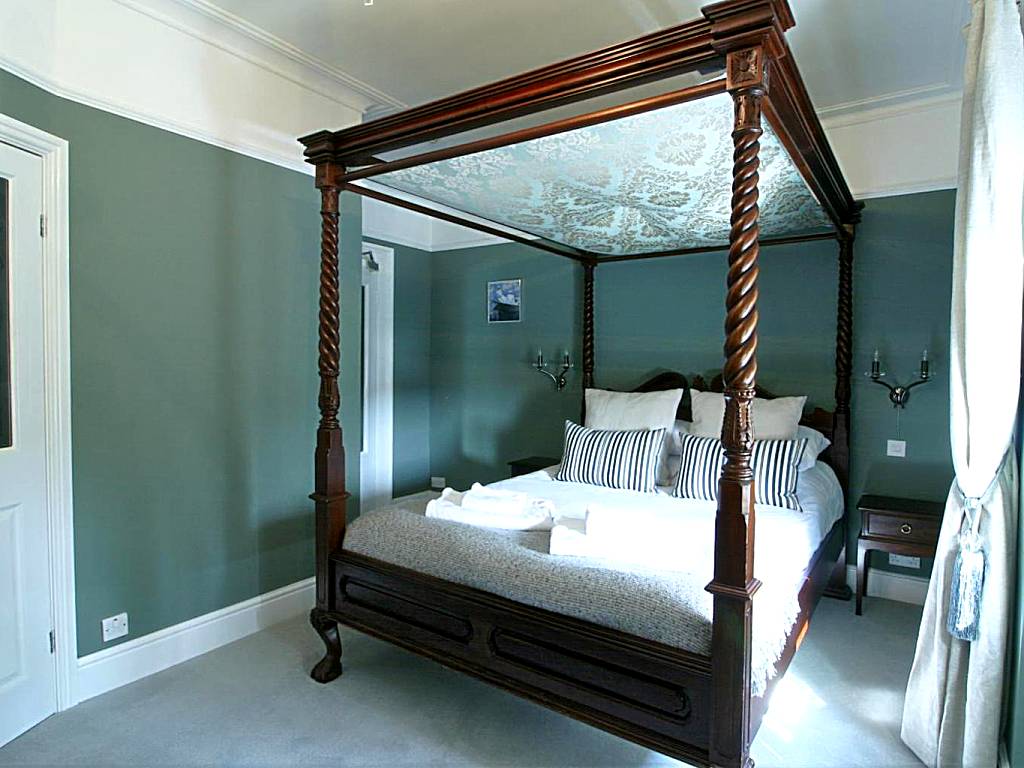 Ferndale Lodge: Deluxe Double Room with Four Poster Bed (Torquay) 