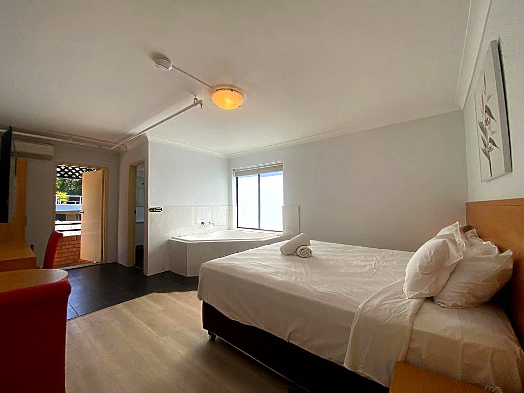 Garden Lodge Sydney Hotel: Deluxe Double Room with Spa Bath