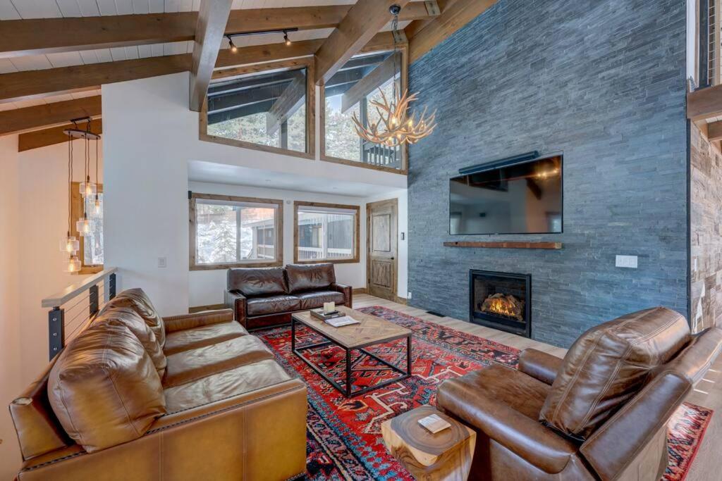 Extra Spacious 2BR Cabin w Office and Outdoor Deck