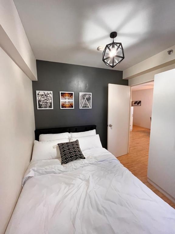 Modern Minimalist 1 BR Condo in IT Park