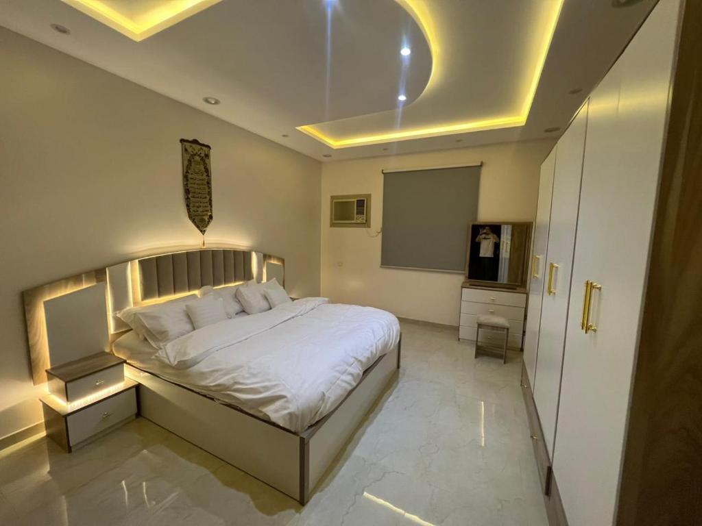 شقة فندقية 3 غرف نوم وصالة Three-bedroom hotel apartment with majlis