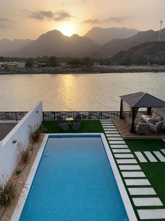 Great Escape for family and friends 5BR Villa with Private Pool and Sea View