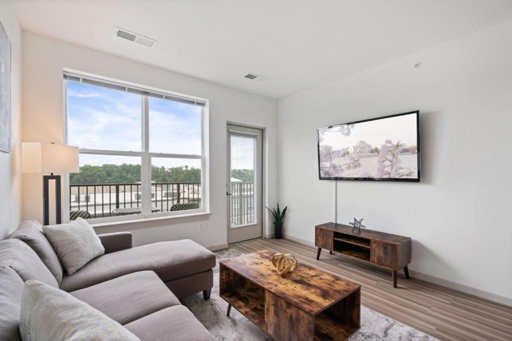 Cozy Getaway - Top Floor Views - Near DC