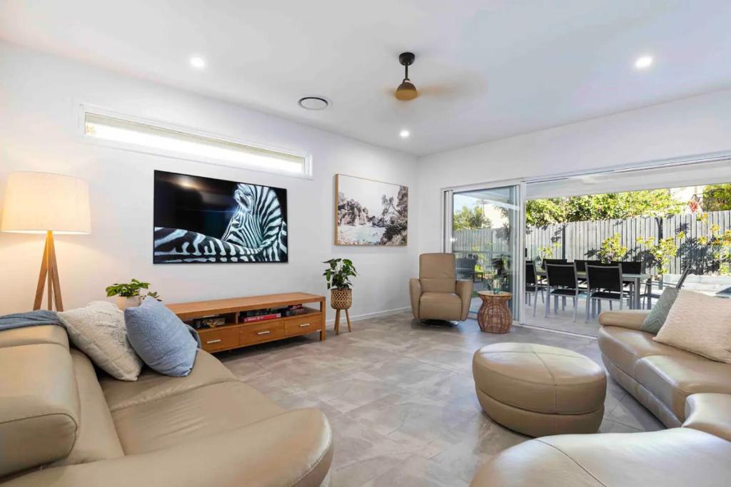 Pet friendly Holiday home with pool on Alex