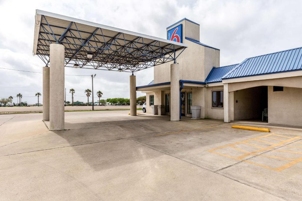 Motel 6 Port Lavaca TX - Beach