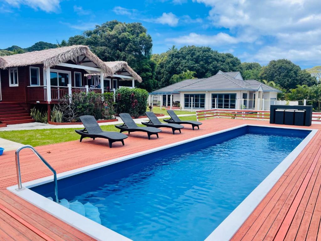 Red Hibiscus Villas