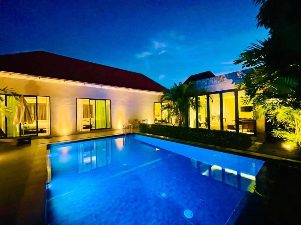 E villa near bangtao beach ,普吉高端社区邦涛区度假村私人泳池别墅