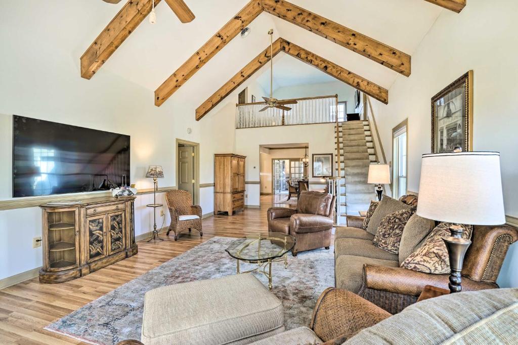 Chateau Ridge Peaceful Retreat with Fire Pit!